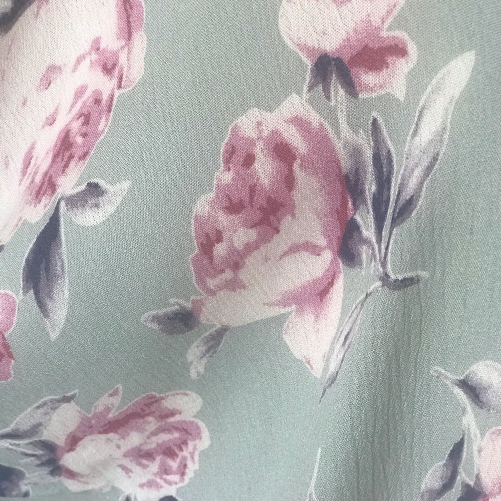 ✴️LAST ONE✴️ CURVY 1X/2X MINT FLORAL KIMONO WITH CROCHET TRIM - Picture 4 of 5